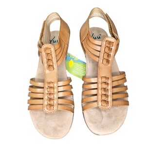 Yuu Handey Wedge Sandal Low Heel Size 9.5